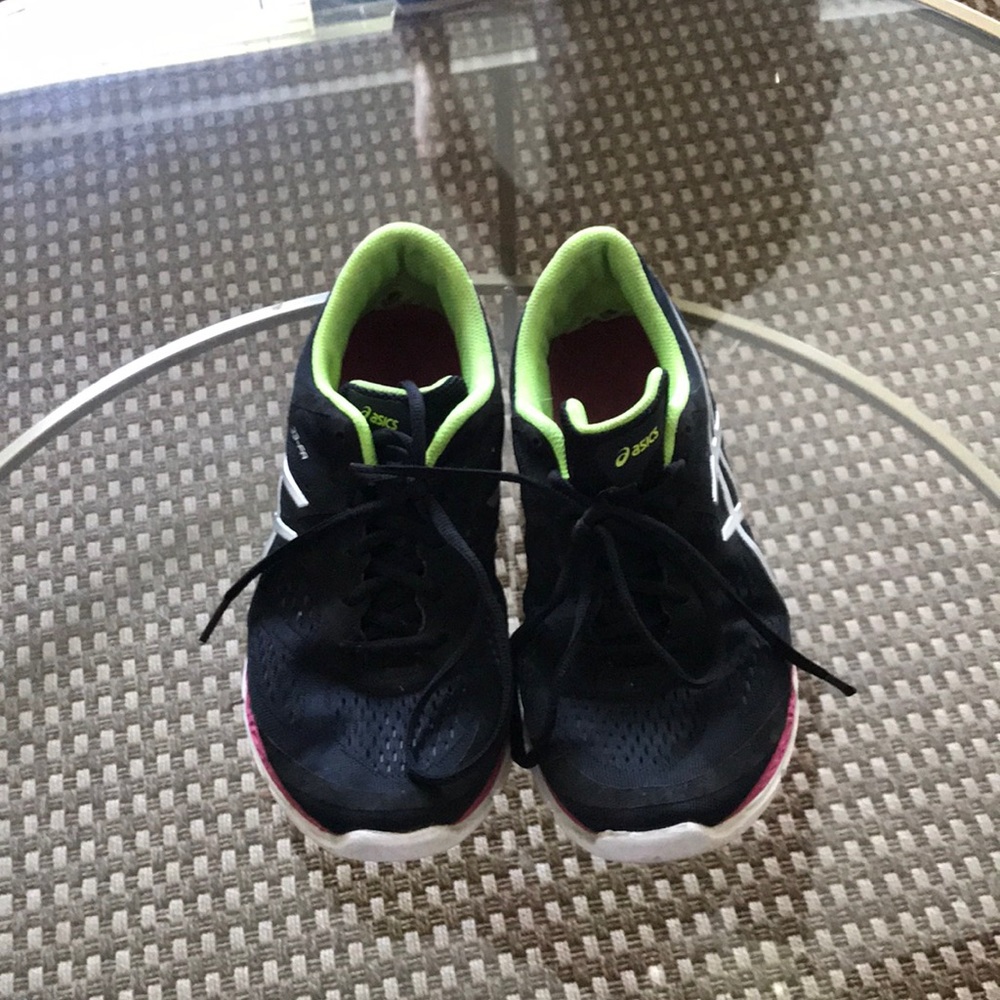 ASICS women’s walking shoe